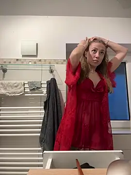 Snapshot of romyxxs chatting on February 2026 04:12:02 PM romyxxs online show from February 2026 04:12:02 PM