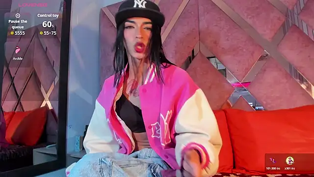 Snapshot of MeghanQueen__ chatting on March 2026 06:52:01 AM MeghanQueen online show from March 2026 06:52:01 AM