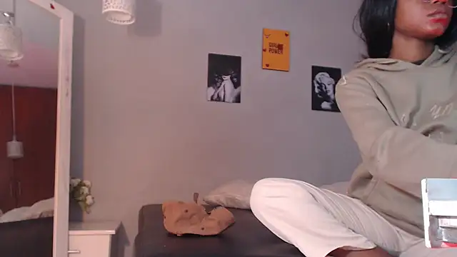 Snapshot of arianna_rossi11 chatting on March 2026 12:06:02 PM arianna rossi11 online show from March 2026 12:06:02 PM