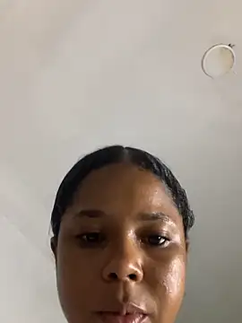 Snapshot of LIA_PARKERR chatting on April 2026 12:41:01 AM LIA PARKERR online show from April 2026 12:41:01 AM