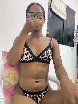 Snapshot of LIA_PARKERR chatting on April 2026 01:27:01 AM LIA PARKERR online show from April 2026 01:27:01 AM