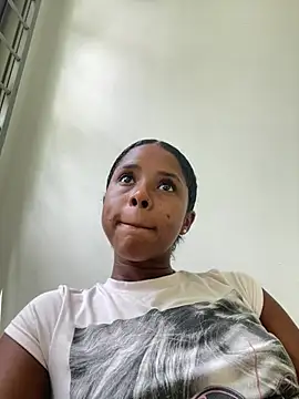 Snapshot of LIA_PARKERR chatting on April 2026 06:47:01 PM LIA PARKERR online show from April 2026 06:47:01 PM