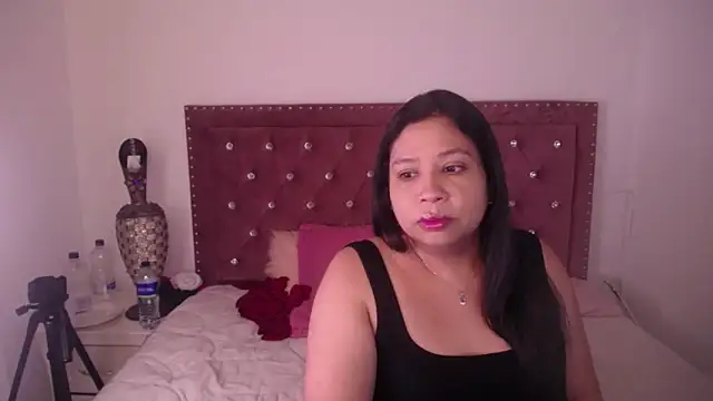 Snapshot of miafuegolatino chatting on March 2026 02:28:02 AM miafuegolatino online show from March 2026 02:28:02 AM