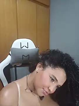 Snapshot of pandinhagamer chatting on March 2026 01:18:01 AM pandinhagamer online show from March 2026 01:18:01 AM