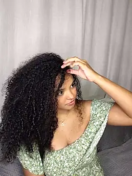 Snapshot of pandinhagamer chatting on April 2026 03:21:01 AM pandinhagamer online show from April 2026 03:21:01 AM