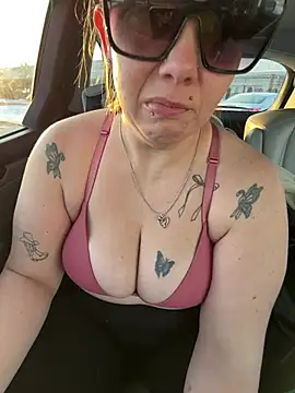 lickablelynn87 online show from February 2026 01:16:01 PM