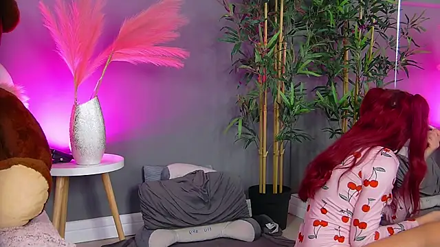 CrystalRedd online show from April 2026 04:32:02 AM