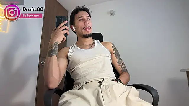 Snapshot of rafael_stone11 chatting on June 2026 02:01:01 AM rafael stone11 online show from June 2026 02:01:01 AM