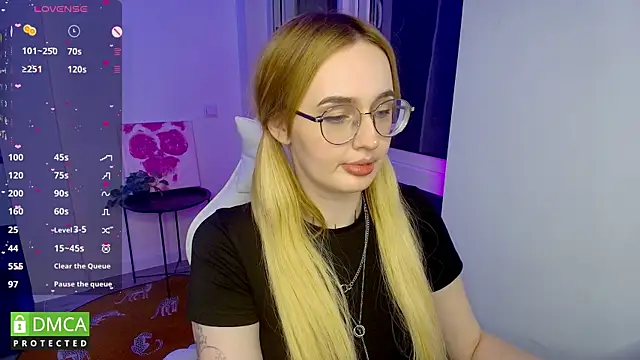 AdeLuna online show from May 2026 09:45:01 PM