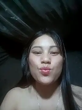 Snapshot of Momo-biki chatting on May 2026 12:32:02 PM Momo-biki online show from May 2026 12:32:02 PM