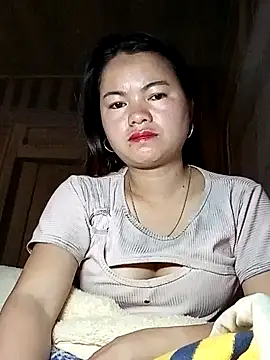 Snapshot of emlylyxinh chatting on February 2026 06:37:02 PM emlylyxinh online show from February 2026 06:37:02 PM