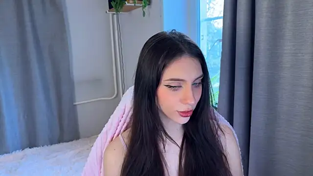 lunawho online show from April 2026 04:29:01 AM