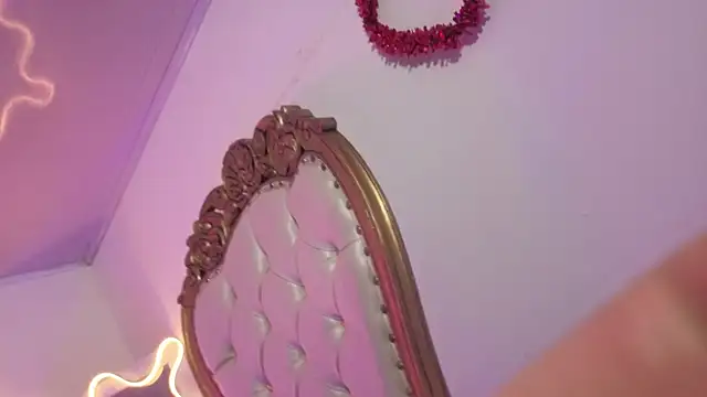 MILAH TAY online show from February 2026 11:39:02 AM