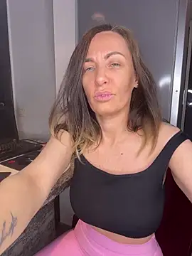 Snapshot of DivineAmely chatting on February 2026 09:09:02 PM DivineAmely online show from February 2026 09:09:02 PM