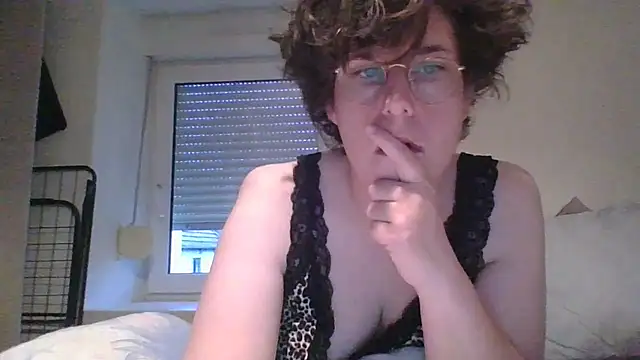 Snapshot of OIseauNoir88 chatting on March 2026 06:03:02 AM OIseauNoir88 online show from March 2026 06:03:02 AM