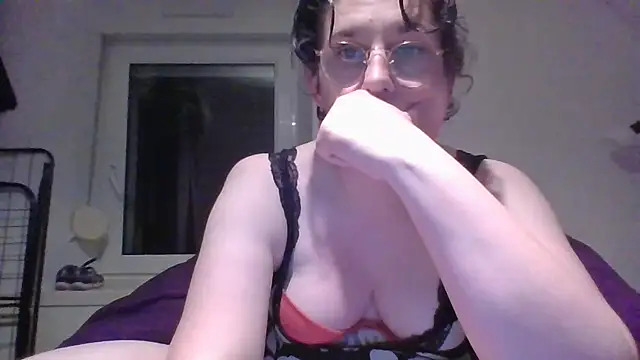 Snapshot of OIseauNoir88 chatting on April 2026 07:34:02 PM OIseauNoir88 online show from April 2026 07:34:02 PM