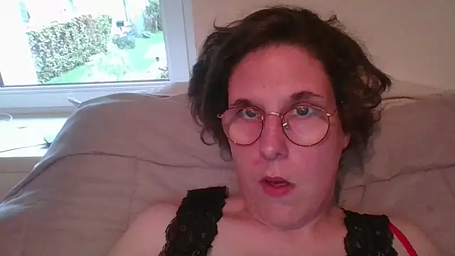 Snapshot of OIseauNoir88 chatting on April 2026 04:12:02 PM OIseauNoir88 online show from April 2026 04:12:02 PM