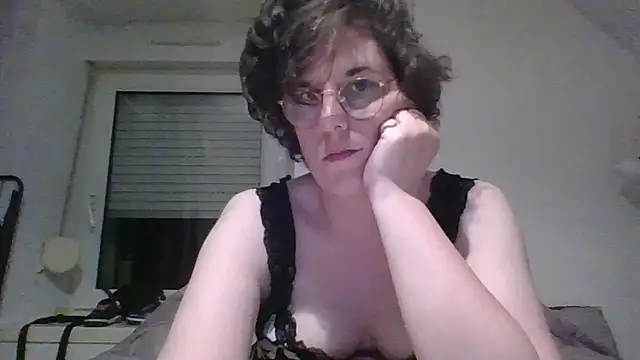 Snapshot of OIseauNoir88 chatting on April 2026 08:09:02 PM OIseauNoir88 online show from April 2026 08:09:02 PM