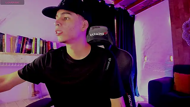 Snapshot of juan_posada chatting on February 2026 05:09:02 PM juan posada online show from February 2026 05:09:02 PM