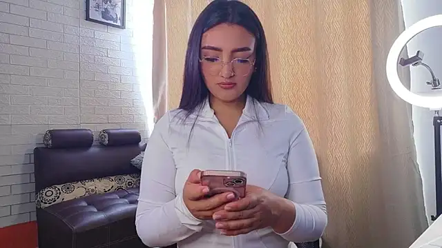 Snapshot of Catalu_x chatting on April 2026 05:43:02 PM Catalu x online show from April 2026 05:43:02 PM