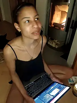 Snapshot of YaraEstelle chatting on March 2026 11:19:01 PM YaraEstelle online show from March 2026 11:19:01 PM