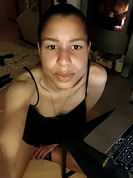 Snapshot of YaraEstelle chatting on March 2026 08:35:02 PM YaraEstelle online show from March 2026 08:35:02 PM