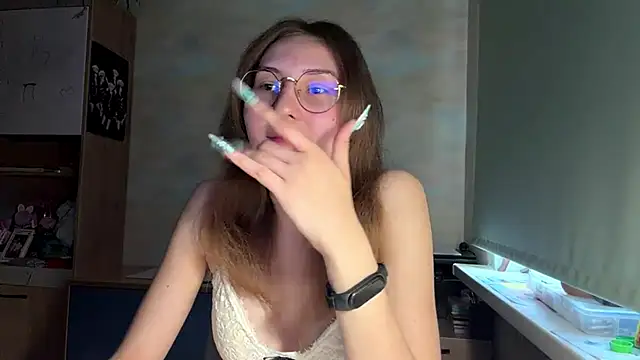 Snapshot of Miaaa_Moon chatting on June 2026 04:29:02 PM Miaaa Moon online show from June 2026 04:29:02 PM