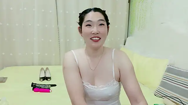 LunasSecret online show from July 2026 02:24:01 PM