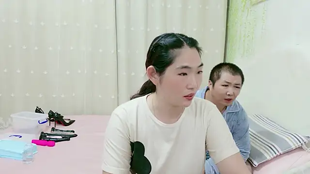 LunasSecret online show from July 2026 12:36:02 PM