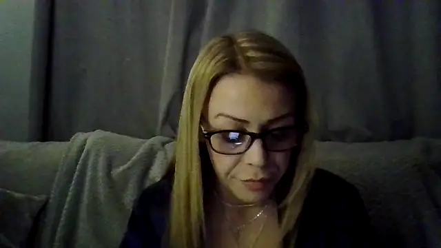 Snapshot of Majestic-Maya chatting on April 2026 09:12:02 PM Majestic-Maya online show from April 2026 09:12:02 PM