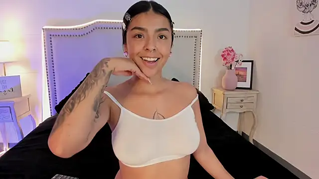 Snapshot of nia-malkova chatting on April 2026 09:02:01 AM nia-malkova online show from April 2026 09:02:01 AM