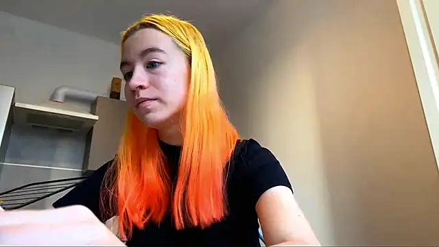 Snapshot of EmilyHein chatting on February 2026 07:02:01 AM EmilyHein online show from February 2026 07:02:01 AM