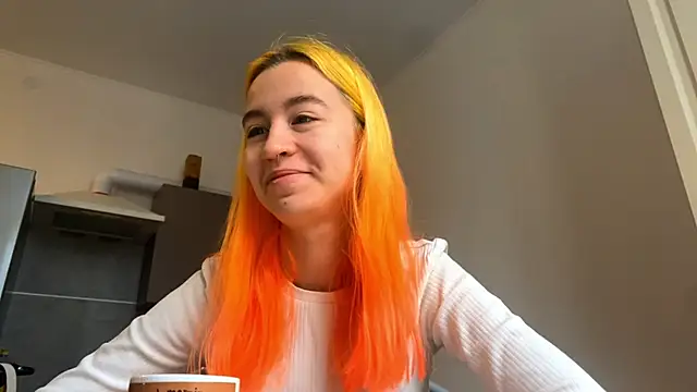 Snapshot of EmilyHein chatting on February 2026 07:03:02 AM EmilyHein online show from February 2026 07:03:02 AM