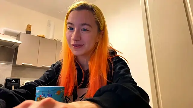 Snapshot of EmilyHein chatting on February 2026 06:19:01 PM EmilyHein online show from February 2026 06:19:01 PM