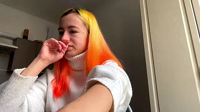 Snapshot of EmilyHein chatting on March 2026 06:14:01 AM EmilyHein online show from March 2026 06:14:01 AM