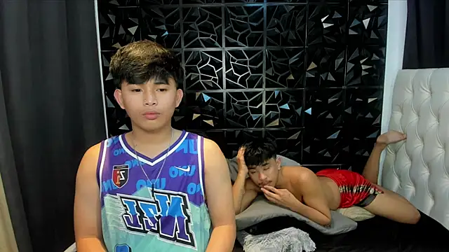 xlovercutietwink online show from April 2026 06:20:01 PM