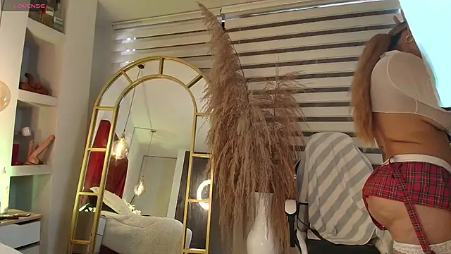 NahomiRoss online show from April 2026 12:42:01 PM