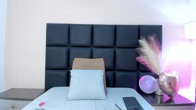 Snapshot of KeniaCarterr chatting on February 2026 01:45:04 AM KeniaCarterr online show from February 2026 01:45:04 AM