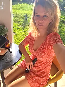 Snapshot of Couple-Kiwii-Orchidee-Boy chatting on April 2026 04:28:02 PM Couple-Kiwii-Orchidee-Boy online show from April 2026 04:28:02 PM