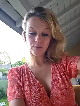 Snapshot of Couple-Kiwii-Orchidee-Boy chatting on April 2026 06:10:01 PM Couple-Kiwii-Orchidee-Boy online show from April 2026 06:10:01 PM