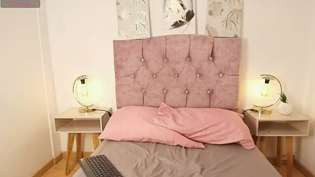 Ruby Rouge  online show from April 2026 07:19:01 PM