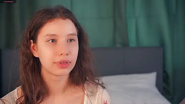 ZofiaSoshnik online show from February 2026 06:44:02 AM