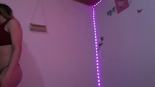 Snapshot of MikasaxX_ chatting on March 2026 04:04:01 PM MikasaxX online show from March 2026 04:04:01 PM