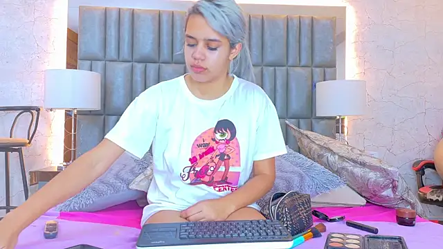 Snapshot of AlanaHouston chatting on April 2026 04:50:02 AM AlanaHouston online show from April 2026 04:50:02 AM