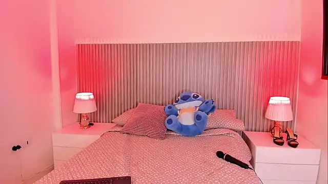 Snapshot of ArianaHilton_ chatting on April 2026 02:14:01 AM ArianaHilton online show from April 2026 02:14:01 AM