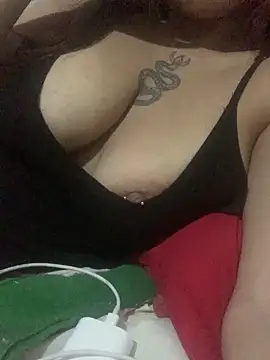 Snapshot of luizekim88 chatting on April 2026 05:47:01 AM luizekim88 online show from April 2026 05:47:01 AM