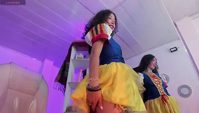 Snapshot of Miniadelf chatting on April 2026 08:11:02 PM Miniadelf online show from April 2026 08:11:02 PM