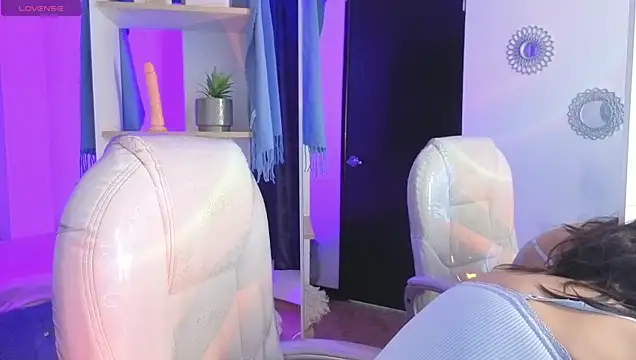 Snapshot of Miniadelf chatting on April 2026 08:55:02 PM Miniadelf online show from April 2026 08:55:02 PM