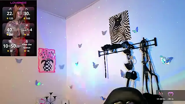 Snapshot of Zoeee_001 chatting on March 2026 05:57:01 AM Zoeee 001 online show from March 2026 05:57:01 AM