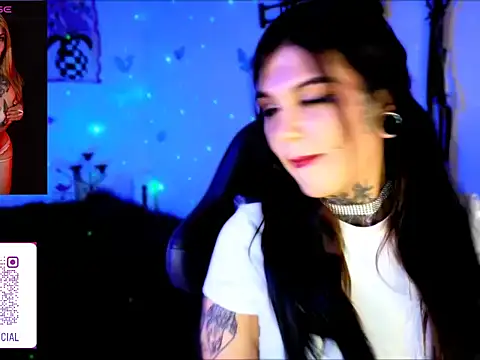 Snapshot of Zoeee_001 chatting on April 2026 06:22:02 AM Zoeee 001 online show from April 2026 06:22:02 AM